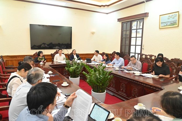To&agrave;n cảnh cuộc họp. &nbsp;