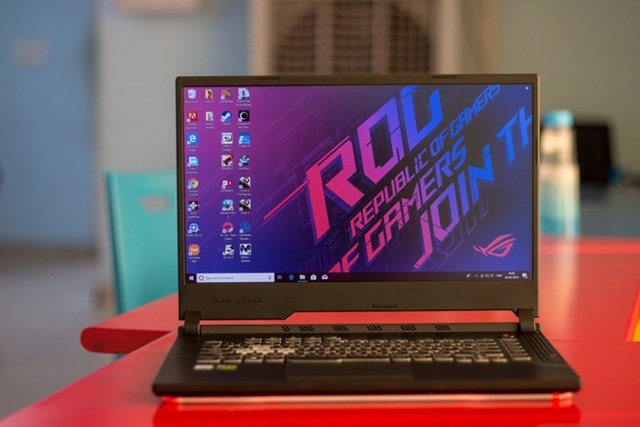 Asus Gaming ROG Strix G512-IHN281T đang được b&aacute;n với gi&aacute; 26,4 triệu đồng, giảm 1 triệu đồng so với trước. Cấu h&igrave;nh của m&aacute;y gồm chip Intel Core i7-10870H, RAM 8 GB, SSD 512 k&egrave;m card đồ họa nVidia Geforce GTX 1650Ti 4 GB DDR5. Sản phẩm d&ugrave;ng m&agrave;n h&igrave;nh 15,6 inch, tấm nền IPS LCD.&nbsp;