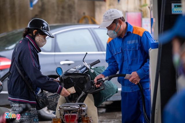 Petrolimex hiện l&agrave; nh&agrave; b&aacute;n lẻ xăng dầu lớn nhất Việt Nam với hơn 50% thị phần. Ảnh:&nbsp;Phạm Thắng.