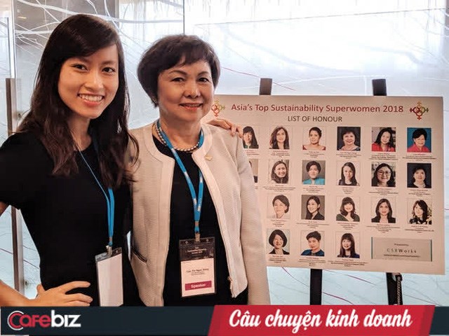 Trần Phương Ngọc H&agrave; v&agrave; mẹ.