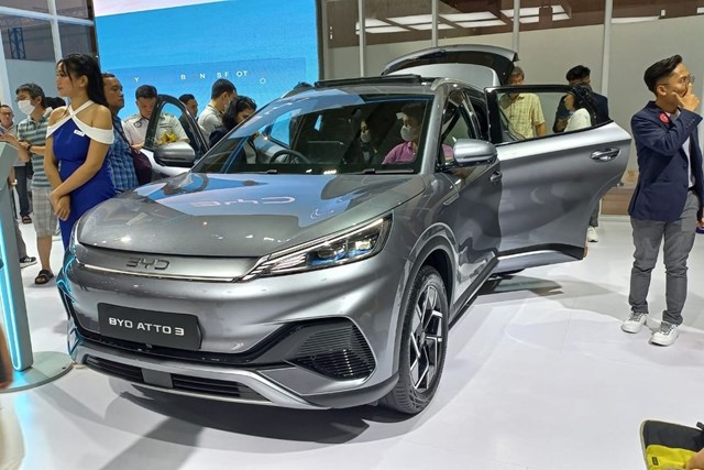 BYD giới thiệu Atto 3 ở IIMS 2024. Ảnh: Kompas Otomotif &nbsp;