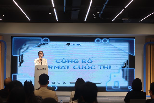 Bạn Nguyễn Thị Bảo Linh, Chủ tịch C&acirc;u lạc bộ Nh&agrave; Doanh nghiệp Tương lai - Trường Đại học Ngoại thương ph&aacute;t biểu tại Lễ kỷ niệm&nbsp;