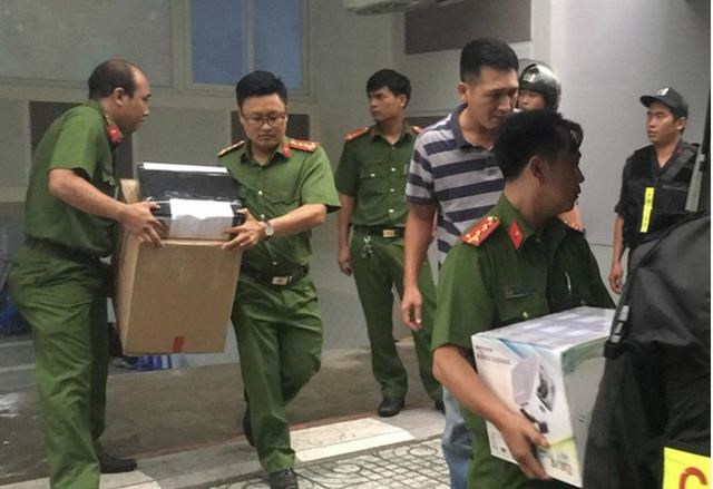 C&ocirc;ng an TP HCM thu giữ nhiều t&agrave;i liệu v&agrave; 20 thỏi kim loại m&agrave;u v&agrave;ng