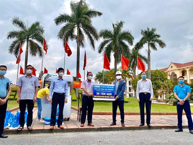 H&#242;a B&#236;nh ủng hộ 30 tấn gạo, chung tay x&#226;y dựng c&#226;y ATM gạo gi&#250;p đỡ đồng b&#224;o tại Hải Dương  - Ảnh 1