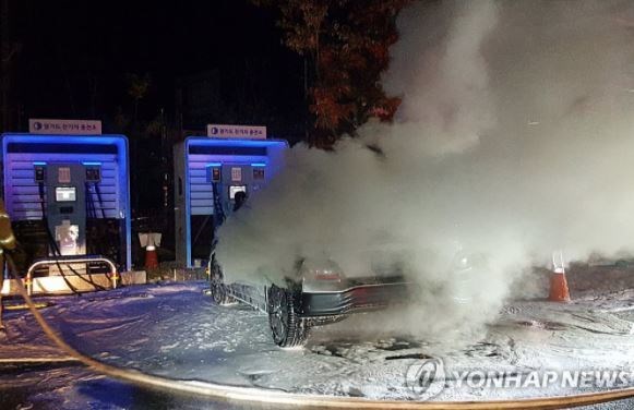 C&oacute; &iacute;t nhất 15 vụ ch&aacute;y, nổ xe điện đ&atilde; được b&aacute;o c&aacute;o. (Ảnh: Yonhap)