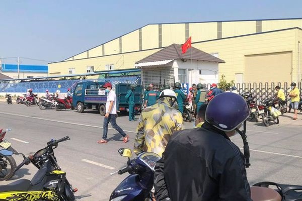 C&ocirc;ng nh&acirc;n c&ocirc;ng ty Delancey Street Furniture VN trong ng&agrave;y đầu đi l&agrave;m sau Tết 2021 th&igrave; bất ngờ được tin c&ocirc;ng ty đ&atilde; giải thể. Ảnh minh họa: TNO