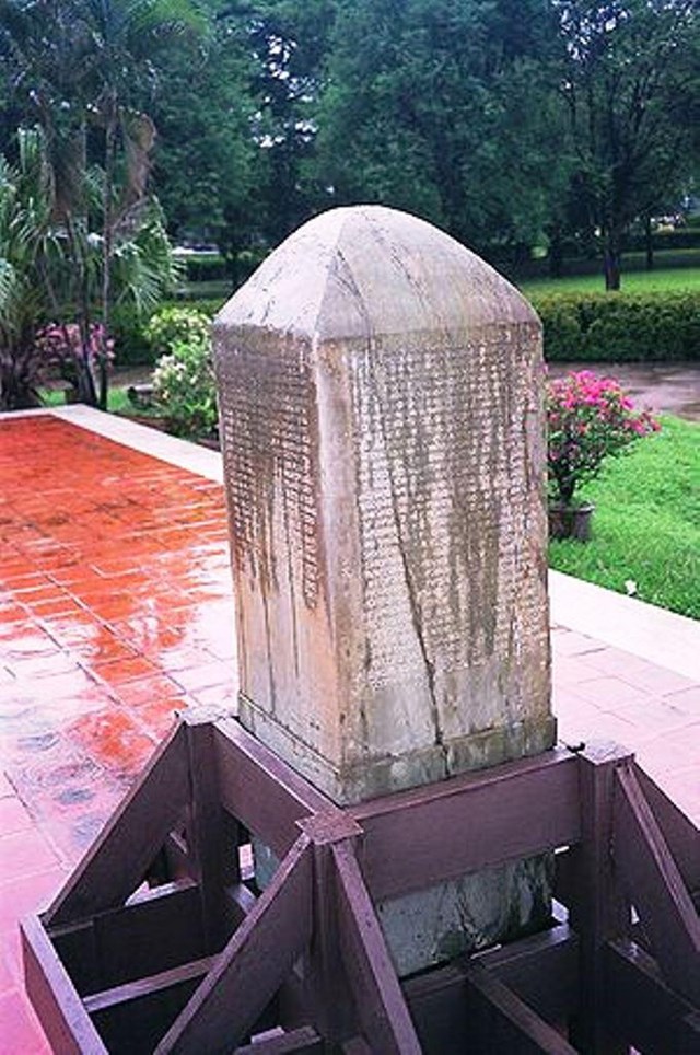 Kh&#225;m ph&#225; những ng&#244;i ch&#249;a kỳ lạ ở Th&#225;i Lan: B&#237; ẩn bức tượng Phật v&#224;ng lớn nhất thế giới - Ảnh 2
