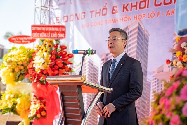 &Ocirc;ng Tr&acirc;̀n Xu&acirc;n Ngọc - T&ocirc;̉ng giám đ&ocirc;́c NLG đại di&ecirc;̣n chủ đ&acirc;̀u tư dự án phát bi&ecirc;̉u tại sự ki&ecirc;̣n