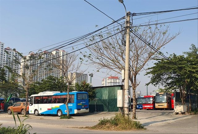 Loạt dự &aacute;n tại quận H&agrave; Đ&ocirc;ng qu&acirc;y t&ocirc;n l&agrave;m nơi đổ r&aacute;c hoặc b&atilde;i xe kh&ocirc;ng ph&eacute;p