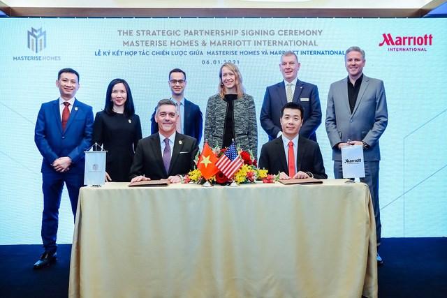 Đại diện Masterise Homes v&agrave; đại diện tập đo&agrave;n Marriott International k&yacute; hợp t&aacute;c chiến lược