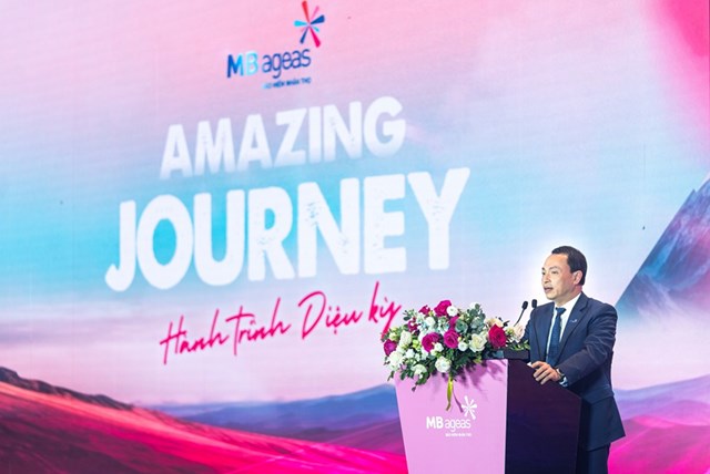 Tổng Gi&aacute;m đốc MB Ageas Life B&ugrave;i Trung Ki&ecirc;n ph&aacute;t biểu khai mạc