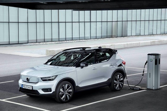 C40 Recharge, mẫu SUV phong c&aacute;ch coupe thuần điện với tầm hoạt động 420 km.&nbsp;