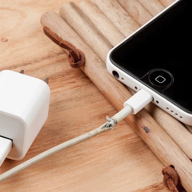 Tại sao iPhone lại bị sạc chậm? - Ảnh 1