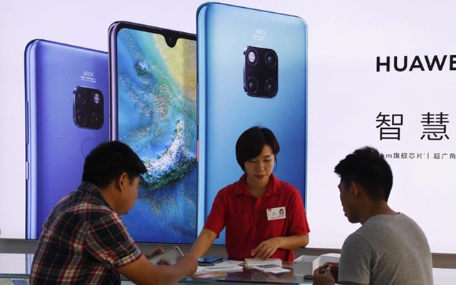 Thị phần của Huawei giảm mạnh trong những th&aacute;ng gần đ&acirc;y, ảnh hưởng từ lệnh cấm vận của Mỹ.