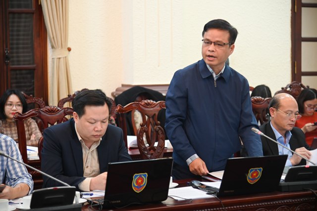 Ph&oacute; Cục trưởng Cục C&ocirc;ng nghệ th&ocirc;ng tin Phạm Đức Dụ&nbsp;b&aacute;o c&aacute;o về t&igrave;nh h&igrave;nh thực hiện Quyết định số 06/QĐ-TTg ng&agrave;y 06/01/2022 của Thủ tướng Ch&iacute;nh phủ ph&ecirc; duyệt Đề &aacute;n ph&aacute;t triển ứng dụng dữ liệu về d&acirc;n cư, định danh v&agrave; x&aacute;c thực điện tử phục vụ chuyển đổi số quốc gia giai đoạn 2022-2025, tầm nh&igrave;n đến năm 2030.