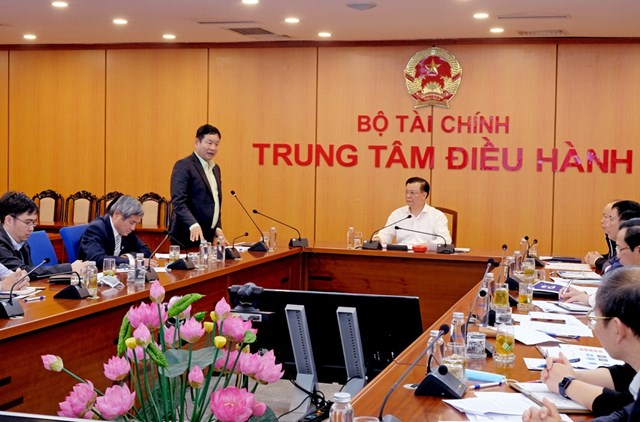 Chủ tịch tập đo&agrave;n FPT - &ocirc;ng Trương Gia B&igrave;nh tại buổi l&agrave;m việc. Ảnh:&nbsp; mof.gov.vn.