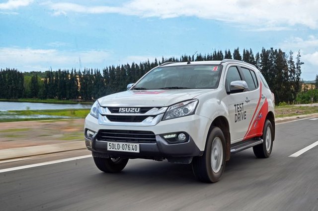 Mẫu SUV 7 chỗ mu-X l&agrave; c&aacute;i t&ecirc;n quen thuộc trong danh s&aacute;ch 10 &ocirc; t&ocirc; b&aacute;n &iacute;t nhất h&agrave;ng th&aacute;ng tại thị trường Việt Nam. Sở hữu gi&aacute; b&aacute;n kh&aacute; cạnh tranh, tuy nhi&ecirc;n việc chậm đổi mới về mẫu m&atilde;, c&ocirc;ng nghệ khiến Isuzu mu-X kh&ocirc;ng đủ sức hấp dẫn để cạnh tranh c&ugrave;ng c&aacute;c đối thủ trong ph&acirc;n kh&uacute;c xe SUV 7 chỗ tại Việt Nam.