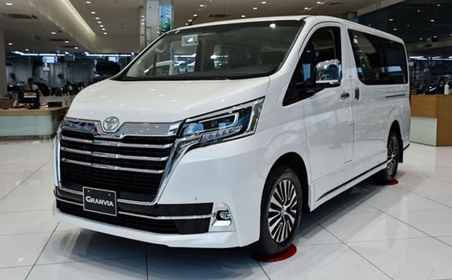 Th&aacute;ng thứ 2 li&ecirc;n tiếp, Toyota chỉ b&aacute;n được 1 chiếc Granvia. Mẫu xe n&agrave;y được h&atilde;ng xe Nhật ph&acirc;n phối tại Việt Nam từ đầu th&aacute;ng 6/2020 với 2 phi&ecirc;n bản c&oacute; gi&aacute; gần 3,1 tỉ đồng. Gi&aacute; b&aacute;n cao ch&iacute;nh l&agrave; l&yacute; do khiến Toyota Granvia kh&oacute; tiếp cận kh&aacute;ch h&agrave;ng Việt.