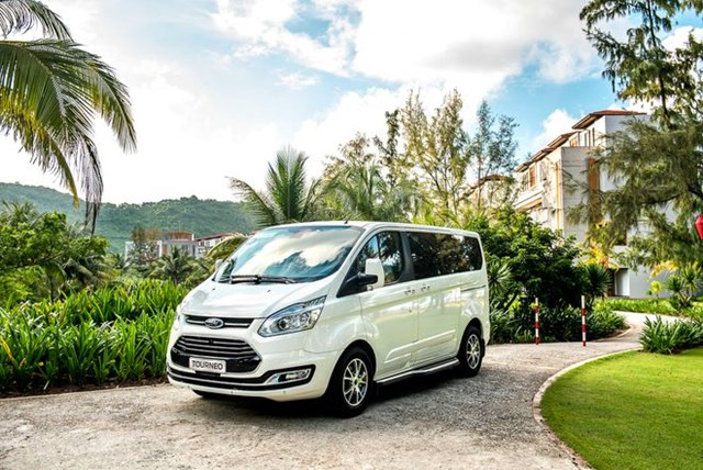 C&ugrave;ng với Explorer, Ford c&ograve;n c&oacute; mẫu MPV &ndash; Tourneo g&oacute;p mặt trong danh s&aacute;ch n&agrave;y. Doanh số b&aacute;n Tourneo chỉ đạt 7 xe, tương đương th&aacute;ng 1/2021. Tourneo được Ford lắp r&aacute;p tại nh&agrave; m&aacute;y ở Hải Dương, b&aacute;n ra thị trường hai phi&ecirc;n bản với gi&aacute; từ 999 triệu đồng đến 1,069 tỉ đồng.