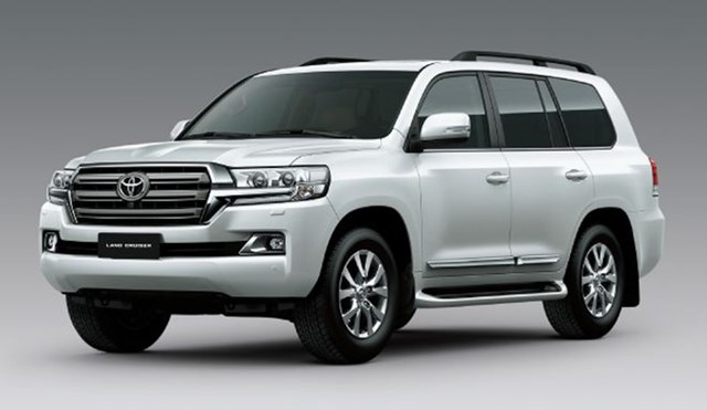 Mẫu xe SUV 7 chỗ của Toyota đang trở th&agrave;nh c&aacute;i t&ecirc;n quen thuộc trong danh s&aacute;ch 10 &ocirc; t&ocirc; b&aacute;n &iacute;t nhất Việt Nam. Toyota b&aacute;n 16 xe Land Cruiser tại Việt Nam trong th&aacute;ng 1/2021. D&ugrave; được đ&aacute;nh gi&aacute; cao về sự rộng r&atilde;i, thoải m&aacute;i c&ugrave;ng độ bền bỉ nhưng mức gi&aacute; l&ecirc;n đến 4,038 tỉ đồng ch&iacute;nh l&agrave; r&agrave;o cản khiến Toyota Land Cruiser kh&ocirc;ng được số đ&ocirc;ng kh&aacute;ch h&agrave;ng lựa chọn.