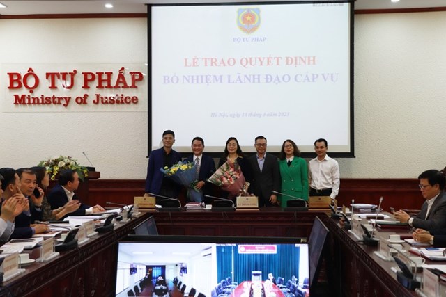 Trao Quyết định bổ nhiệm L&#227;nh đạo B&#225;o Ph&#225;p luật Việt Nam - Ảnh 1
