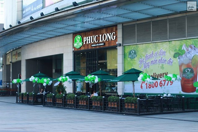 Cửa h&agrave;ng Ph&uacute;c Long Coffee &amp; Tea tại TTTM Crescent Mall Quận 7