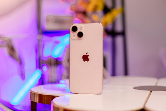 iPhone 13.