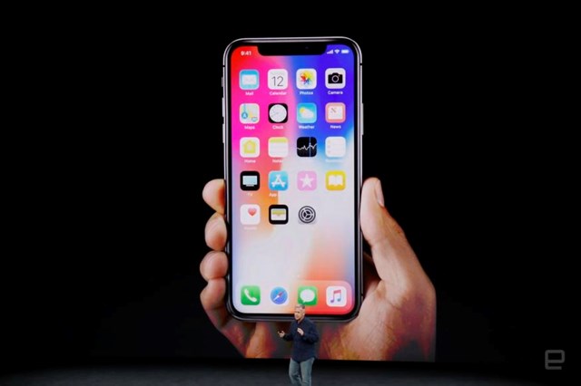 Gi&aacute; th&agrave;nh iPhone X tăng đ&atilde; từng l&agrave; chủ đề b&agrave;n t&aacute;n s&ocirc;i nổi của giới c&ocirc;ng nghệ.