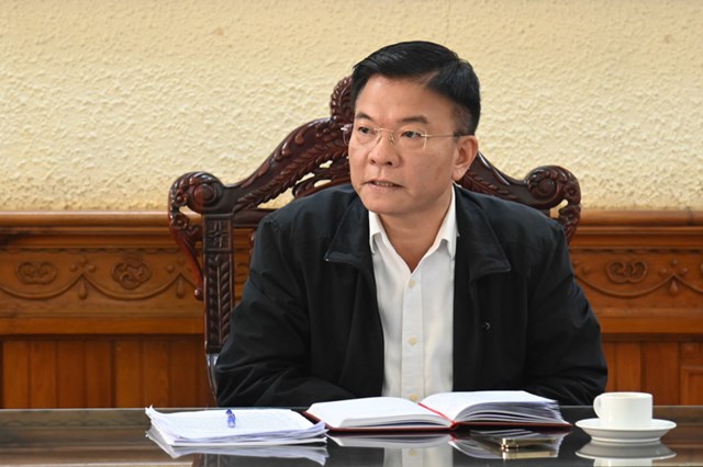 Bộ trưởng L&ecirc; Th&agrave;nh Long ph&aacute;t biểu tại buổi l&agrave;m việc.