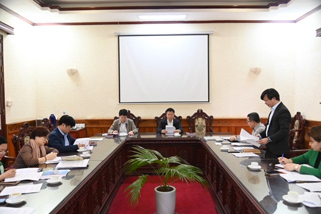 L&atilde;nh đạo Bộ nghe b&aacute;o c&aacute;o về c&ocirc;ng t&aacute;c ph&aacute;p điển.