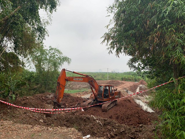 Đất trong khu vực ven s&ocirc;ng x&atilde; Xu&acirc;n Canh đ&atilde; được c&ograve; thổi l&ecirc;n gấp đ&ocirc;i chỉ trong một tuần.
