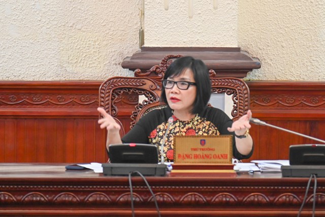 Thứ trưởng Đặng Ho&agrave;ng Oanh chủ tr&igrave; buổi họp.