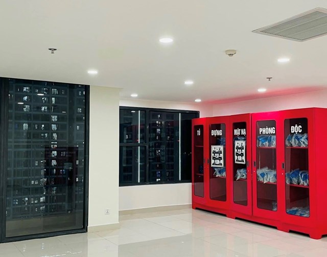 Gian l&aacute;nh nạn ph&ograve;ng ch&aacute;y chữa ch&aacute;y được trang bị ở một số chung cư cao tầng mới theo quy định &nbsp;
