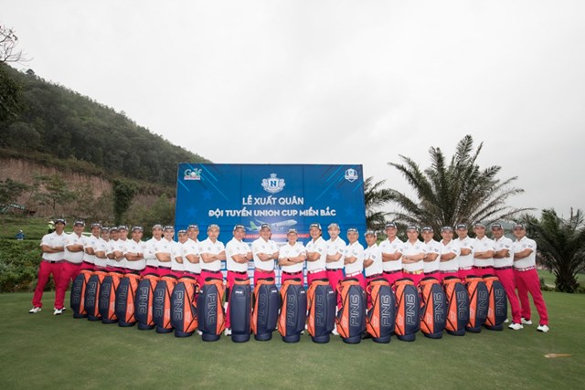Tuyển miền Bắc trong trang phục của nh&agrave; t&agrave;i trợ tại lễ xuất qu&acirc;n h&ocirc;m 11/3.