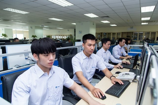 Đội ngũ kỹ sư VNPT vận h&agrave;nh chatbox AMI.