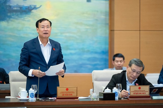 Chủ nhiệm Ủy ban Quốc ph&ograve;ng v&agrave; An ninh L&ecirc; Tấn Tới b&aacute;o c&aacute;o Ủy ban Thường vụ Quốc hội về một số vấn đề lớn của dự thảo Luật Trật tự, an to&agrave;n giao th&ocirc;ng đường bộ &nbsp;