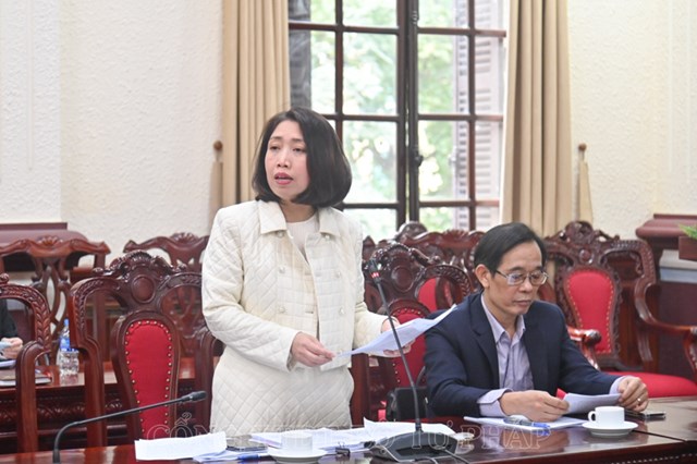 Đồng ch&iacute; Đỗ Thị Th&uacute;y Lan, Ph&oacute; Gi&aacute;m đốc phụ tr&aacute;ch&nbsp;Trung t&acirc;m L&yacute; lịch Tư ph&aacute;p Quốc gia tr&igrave;nh b&agrave;y t&oacute;m tắt nội dung Tờ tr&igrave;nh. &nbsp;