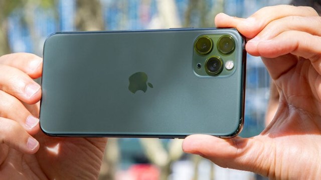 Nhỏ gọn, vẫn đủ "khỏe" nhưng iPhone 11 Pro đ&atilde; qua sử dụng c&oacute; gi&aacute; chỉ 8 triệu đồng. &nbsp;