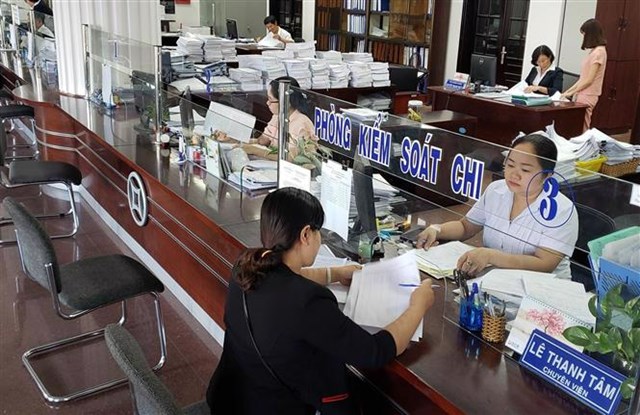 Quy định mới về kiểm so&#225;t chi lương, phụ cấp theo lương qua Kho bạc Nh&#224; nước - Ảnh 1