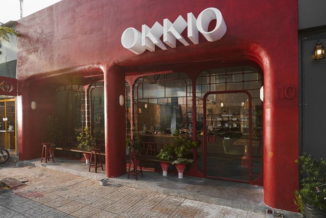 Vương Gia Vệ l&agrave; một đạo diễn c&oacute; ảnh hưởng v&agrave; truyền cảm hứng cho Okkio Caffe, v&igrave; vậy c&acirc;u chuyện thiết kế n&agrave;y được lấy cảm hứng từ bộ phim "2046" - bộ phim nổi tiếng của anh n&oacute;i đến chuyến t&agrave;u trở về từ năm 2046. &nbsp;