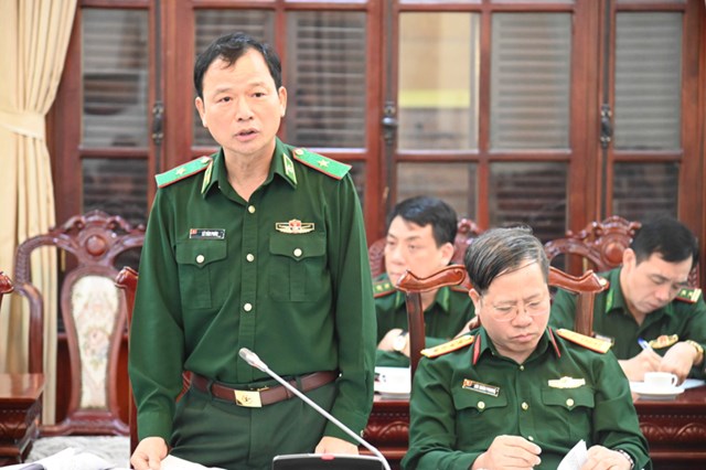 Đại diện Bộ Quốc ph&ograve;ng&nbsp;ph&aacute;t biểu tại phi&ecirc;n họp.