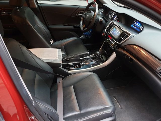 Honda Accord đời 2017 - mẫu sedan hạng D đ&aacute;ng c&acirc;n nhắc trong tầm gi&aacute; hơn 800 triệu đồng
