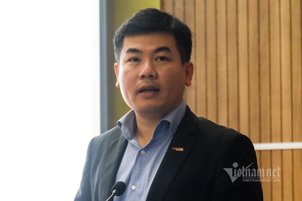 &Ocirc;ng L&ecirc; B&aacute; T&acirc;n cho rằng Việt Nam n&ecirc;n nghi&ecirc;n cứu v&agrave; thử nghiệm dịch vụ Internet vệ tinh bằng ch&ugrave;m vệ tinh quỹ đạo thấp. Ảnh: Trọng Đạt
