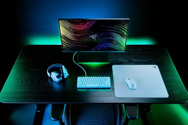 Razer bán cho bạn một miếng kính trị giá 100 USD và gọi nó là bàn di chuột - Ảnh 1