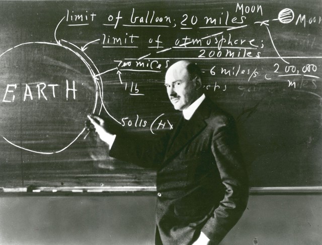 Robert Goddard: Cha đẻ của ng&#224;nh t&#234;n lửa hiện đại, tin rằng m&#226;y l&#224; chủng tộc người ngo&#224;i h&#224;nh tinh k&#253; sinh đang g&#226;y rắc rối cho nh&#226;n loại - Ảnh 2