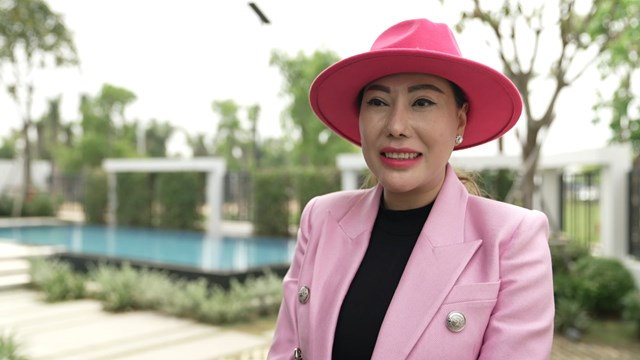 Kh&aacute;ch h&agrave;ng Lucy Nguyễn cho biết v&ocirc; c&ugrave;ng ấn tượng với kh&ocirc;ng gian sống xanh tiện nghi tại đảo Phượng Ho&agrave;ng