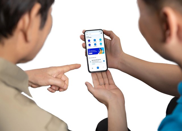 Đẩy mạnh ứng dụng c&ocirc;ng nghệ gi&uacute;p kh&aacute;ch h&agrave;ng của Mcredit giao dịch thuận tiện, nhanh ch&oacute;ng.