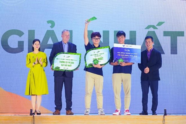 Đội Nấm Cao xuất sắc gi&agrave;nh giải Nhất bảng tiếng Việt &nbsp;