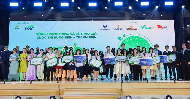 Cuộc thi tranh biện &ndash; h&ugrave;ng biện Tiếng n&oacute;i Xanh m&ugrave;a một đ&atilde; kh&eacute;p lại với nhiều cảm x&uacute;c, khẳng định vị thế l&agrave; một s&acirc;n chơi tr&iacute; tuệ bổ &iacute;ch v&agrave; &yacute; nghĩa cho đ&ocirc;ng đảo học sinh cả nước.&nbsp;