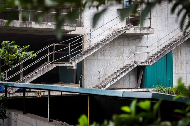 Tuy nhi&ecirc;n, đến thời điểm lập b&aacute;o c&aacute;o t&agrave;i ch&iacute;nh c&ocirc;ng ty mẹ qu&yacute; II/2020 (ng&agrave;y 15/8/2020), VICEM vẫn đang chờ &yacute; kiến chỉ đạo của Bộ X&acirc;y dựng. Trong khi đ&oacute;, đến cuối năm 2019, chi ph&iacute; x&acirc;y dựng của VICEM tại dự &aacute;n n&agrave;y đ&atilde; l&ecirc;n đến 773 tỷ đồng.